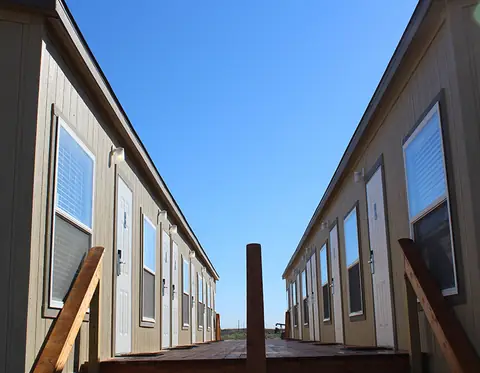 Exterior walkway between units of a 16×76 5-room sleeper unit